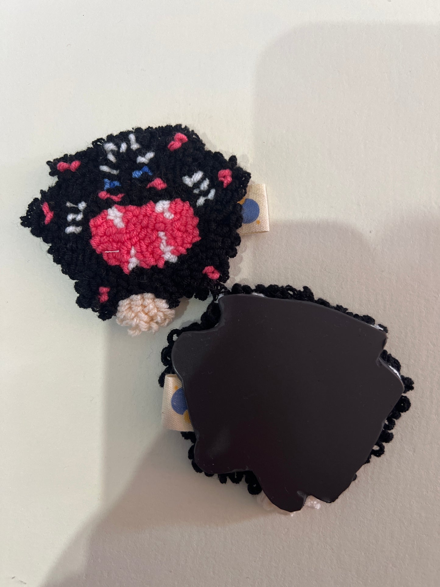 Angry Mr Mun Cat – Punch Needle Magnet